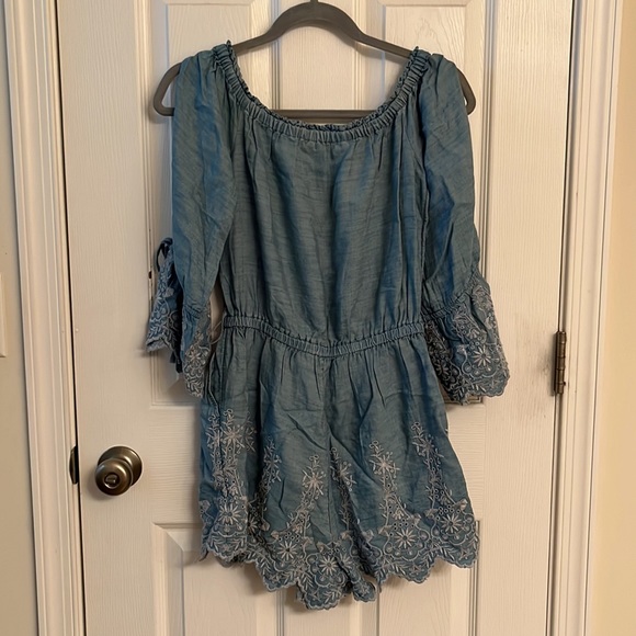 NEW American Eagle Blue White Denim Romper Embroidered Cold Shoulder Poly XS - Picture 4 of 13